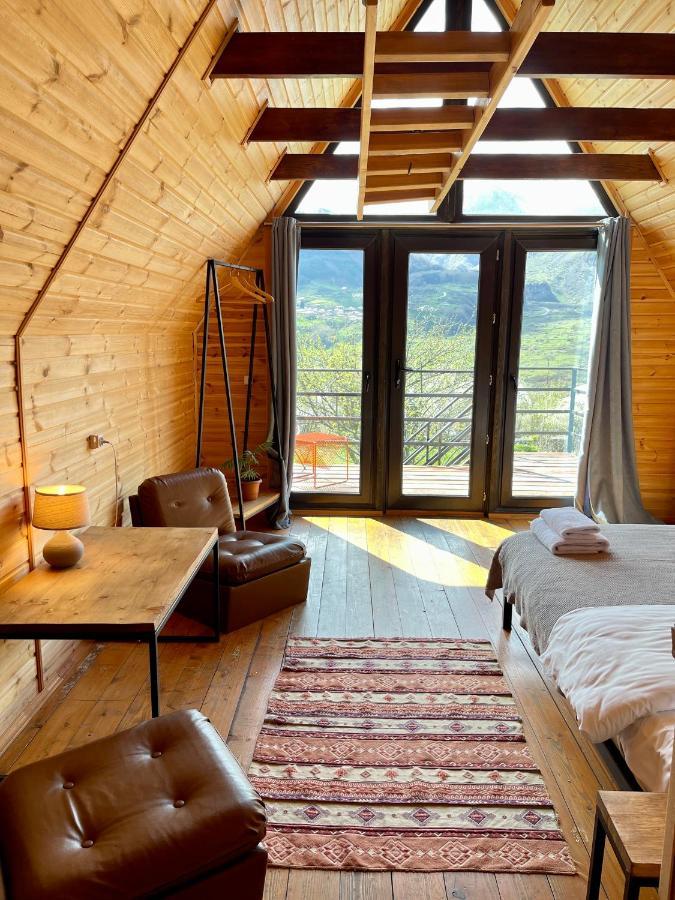 Kazbegi Kuro Cottages Екстериор снимка