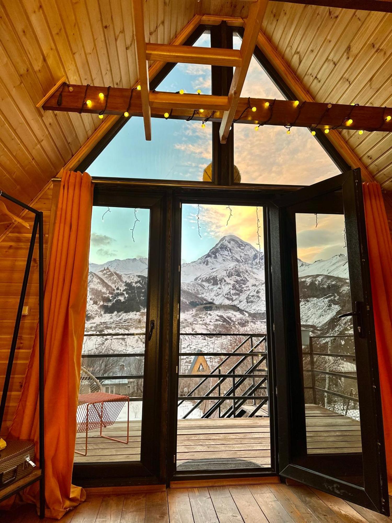 Kazbegi Kuro Cottages Екстериор снимка