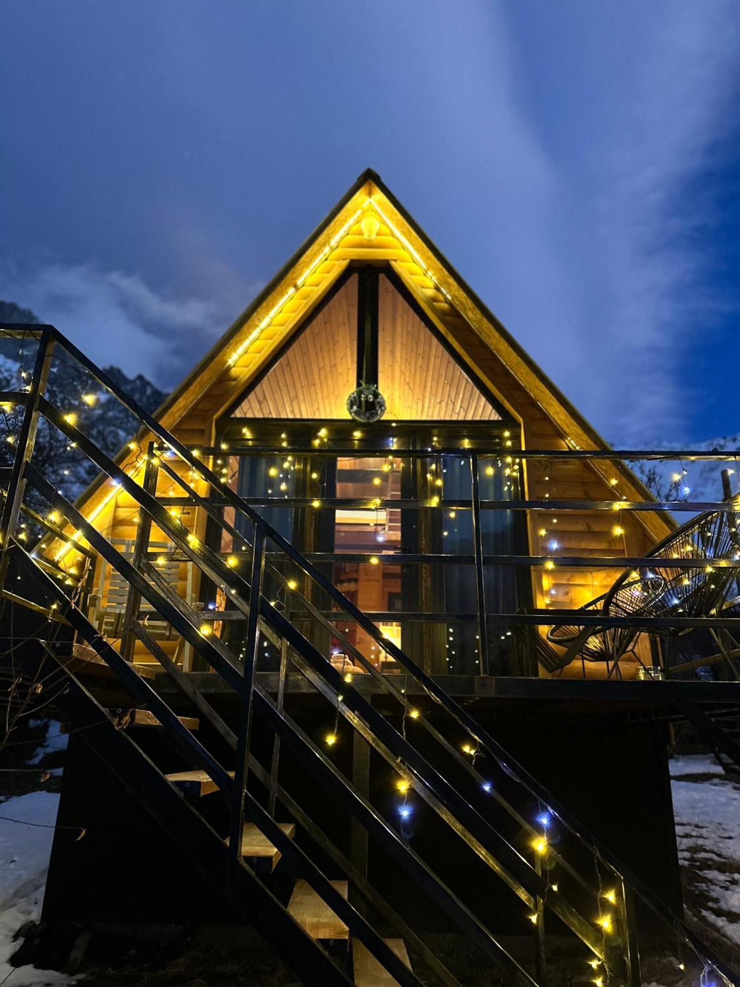 Kazbegi Kuro Cottages Екстериор снимка