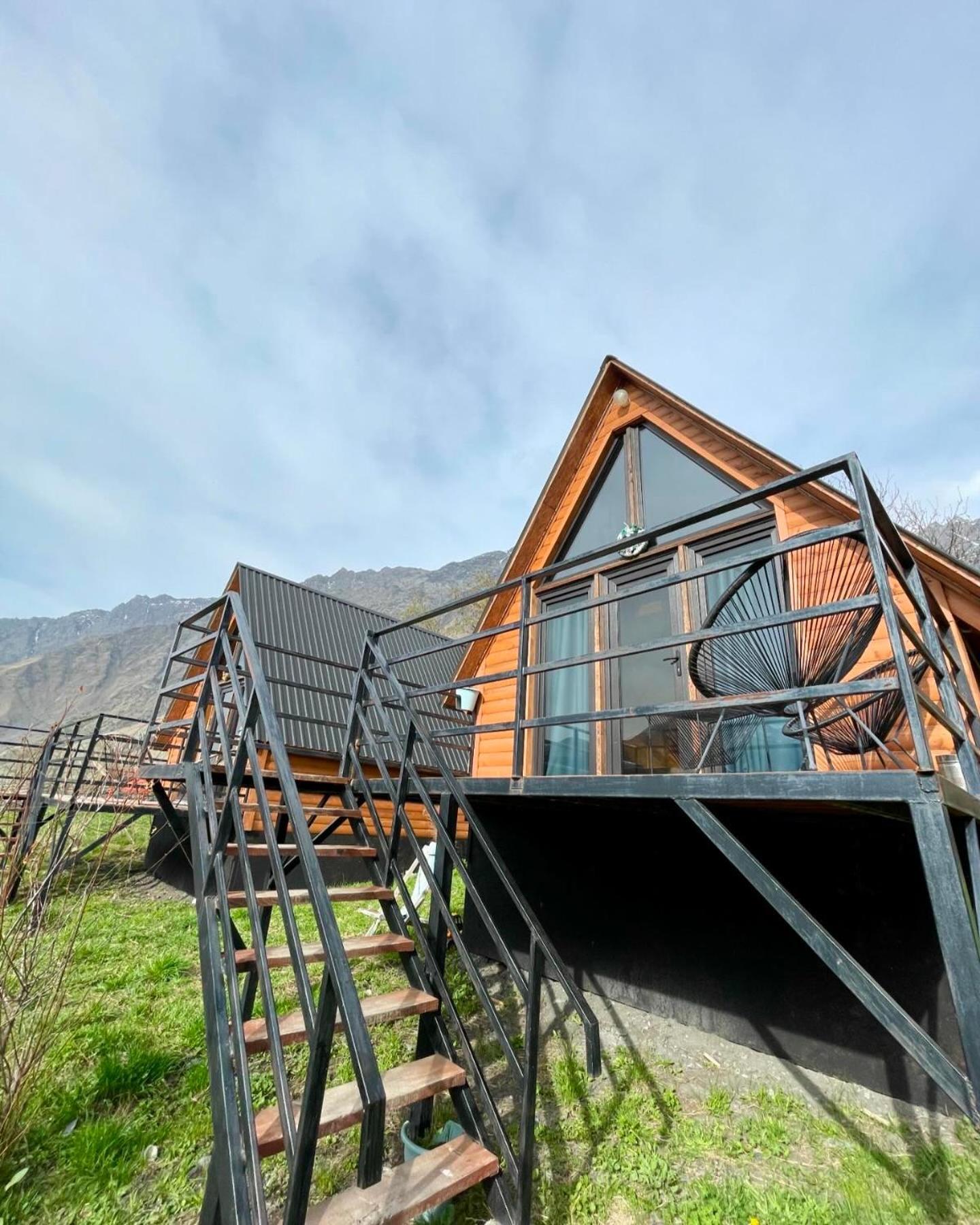 Kazbegi Kuro Cottages Екстериор снимка