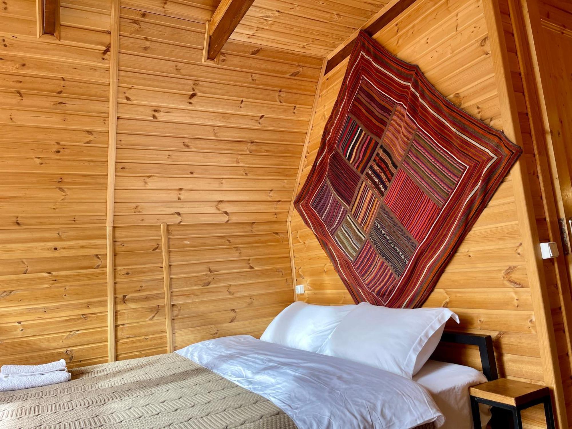 Kazbegi Kuro Cottages Екстериор снимка