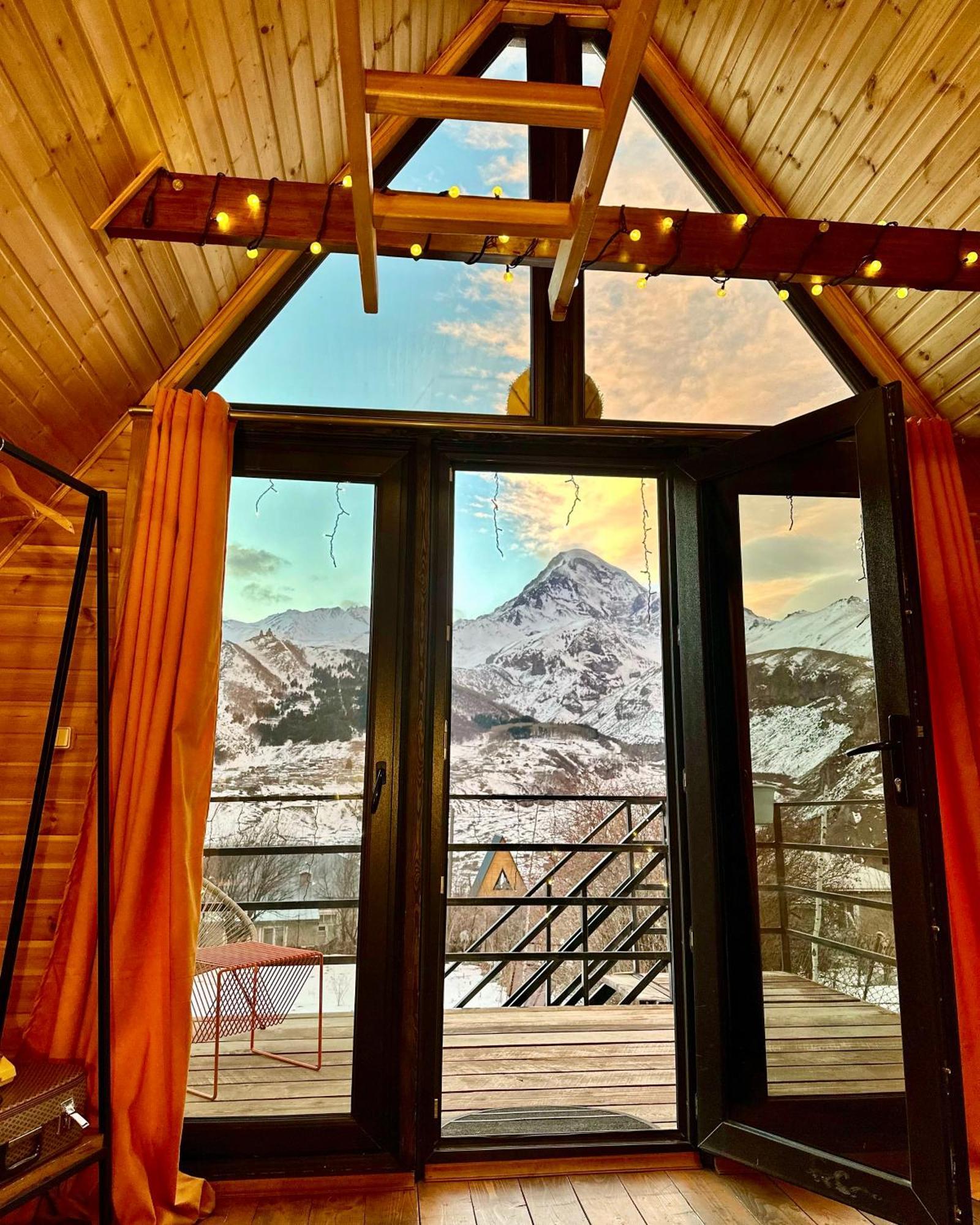 Kazbegi Kuro Cottages Екстериор снимка